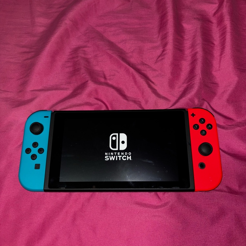Nintendo Switch - Picture 9 of 11